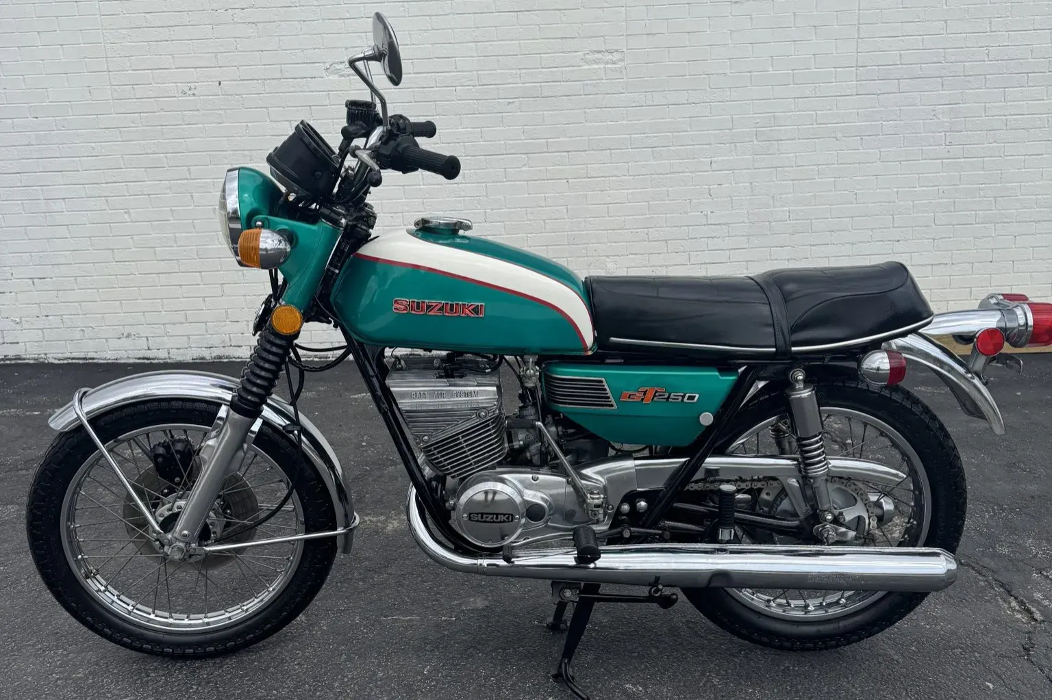 1974 Suzuki GT250 L | Hagerty Valuation Tool® 1974 Suzuki GT250 L | Hagerty Valuation Tool®